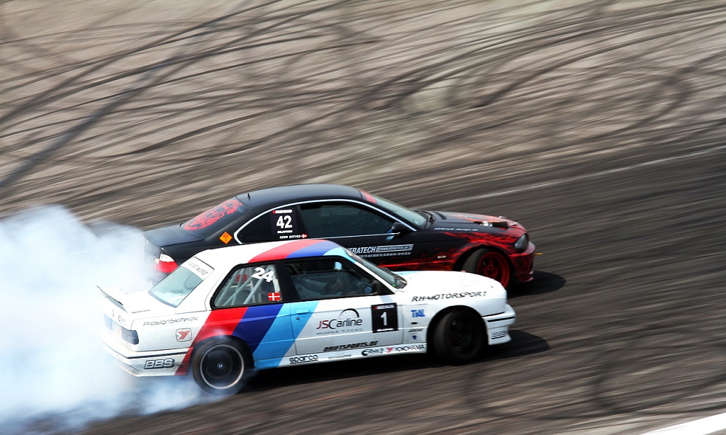 Twindrift er den sværeste del af drifting, hvor deltagerne er på banen to og to.